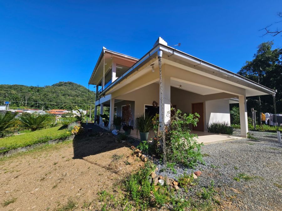 Imagem Sobrado com terreno de 7.508,50m² em área urbana no bairro Jaraguá 84 em Jaraguá do Sul