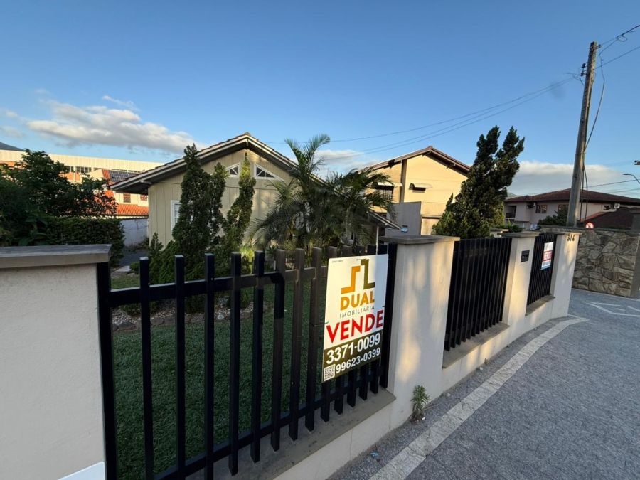 Imagem Terreno 924 m² com 2 casas – Ideal para ponto comercial no bairro Vila Lenzi