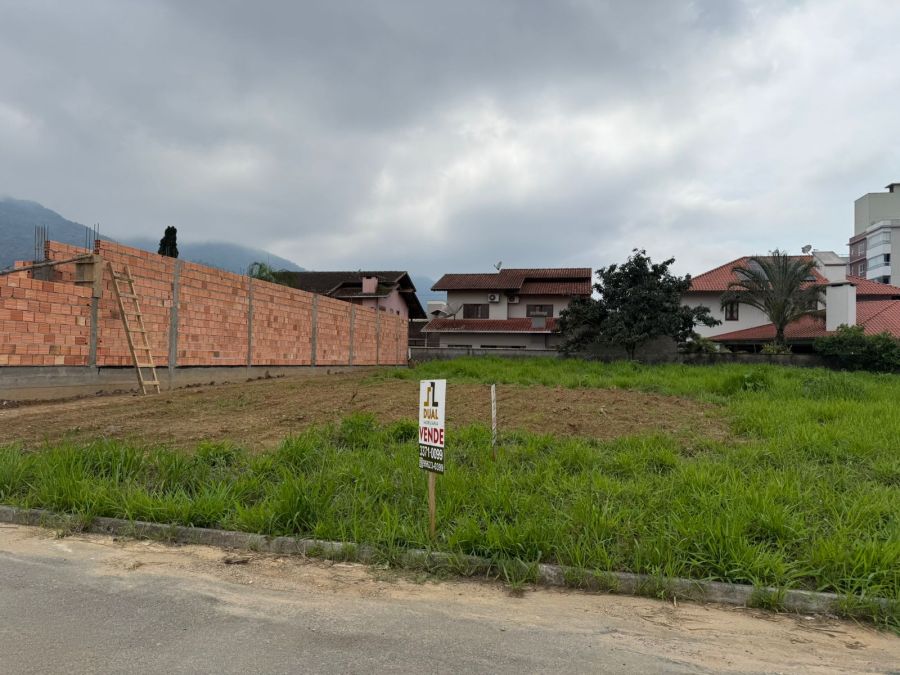Imagem Terreno à Venda no Bairro Amizade – Rua Tranquila e Segura