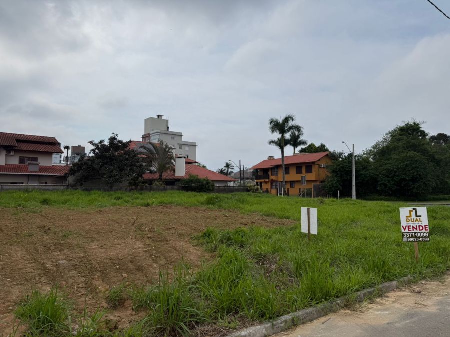 Imagem Terreno à Venda no Bairro Amizade – Rua Tranquila e Segura