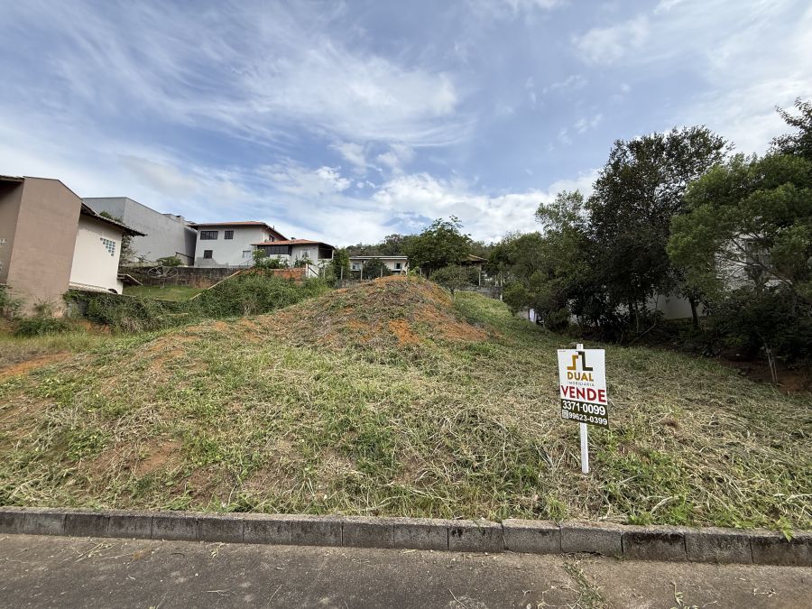 Imagem Terreno à venda no bairro Rio Molha em Jaraguá do Sul — 378m², local alto e próximo à Prefeitura