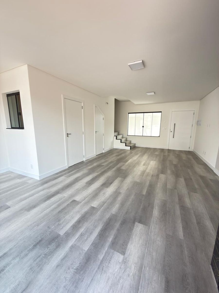 Imagem Casa com 3 suítes e piscina no bairro São Luís em Jaraguá do Sul