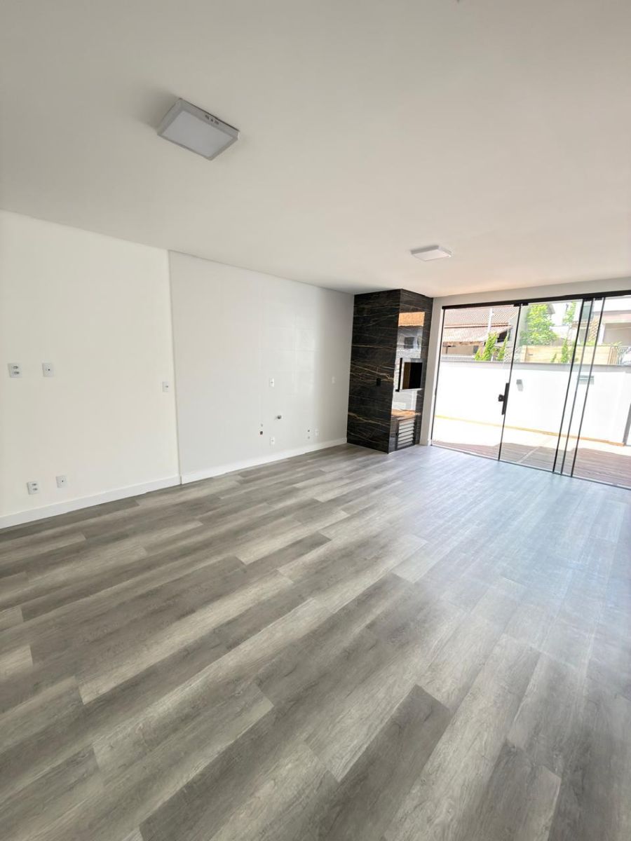 Imagem Casa com 3 suítes e piscina no bairro São Luís em Jaraguá do Sul