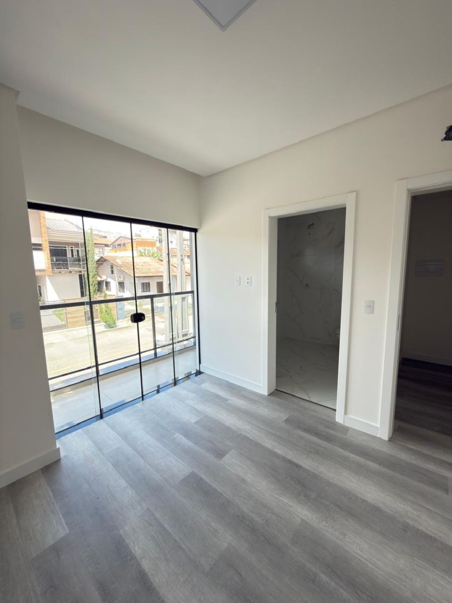 Imagem Casa com 3 suítes e piscina no bairro São Luís em Jaraguá do Sul