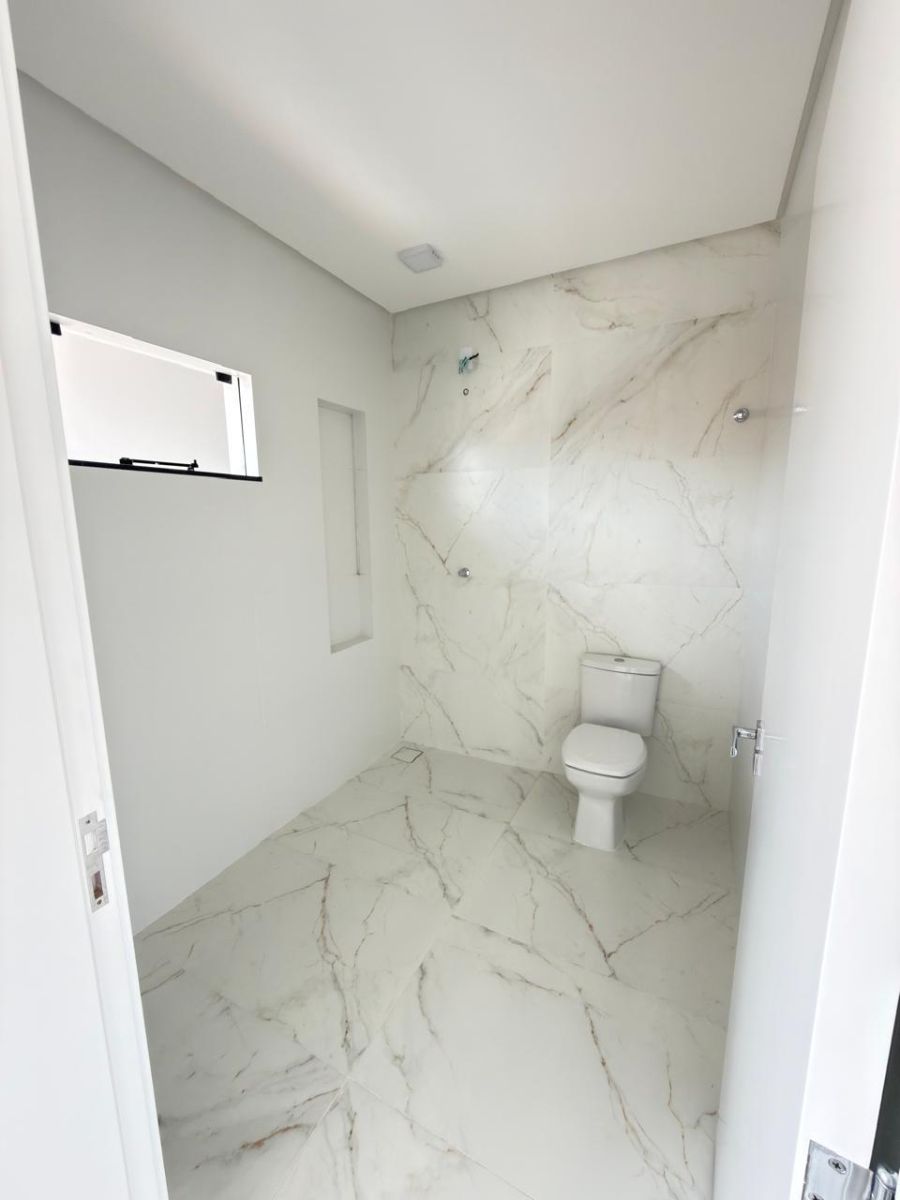 Imagem Casa com 3 suítes e piscina no bairro São Luís em Jaraguá do Sul