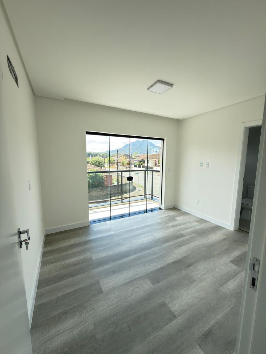 Imagem Casa com 3 suítes e piscina no bairro São Luís em Jaraguá do Sul