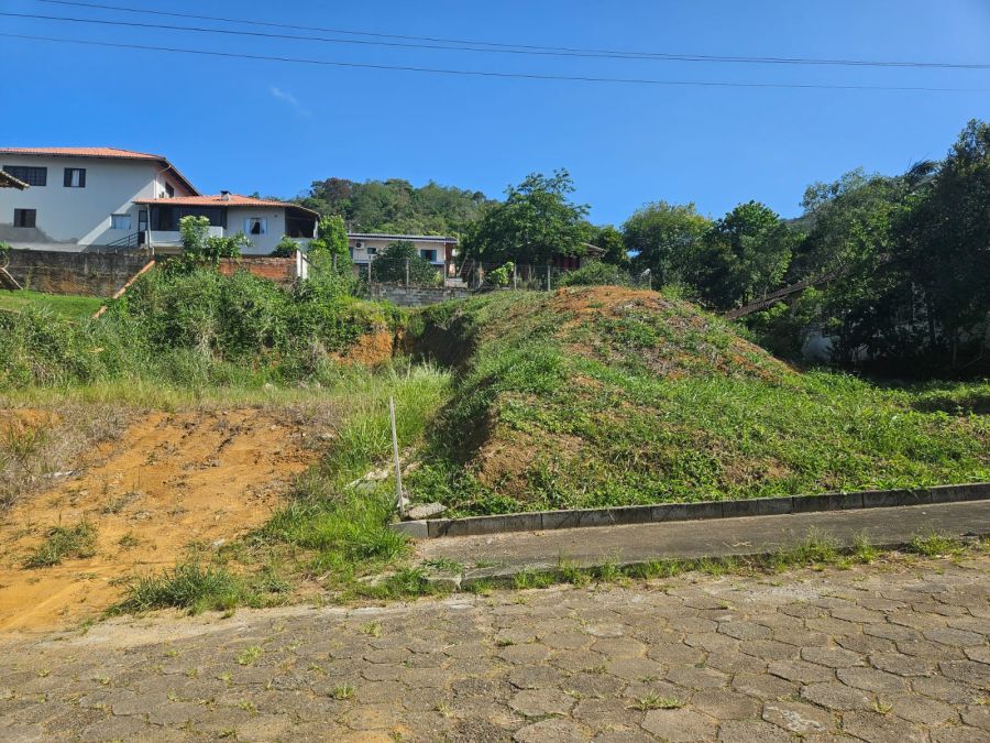 Imagem Terreno à venda no bairro Rio Molha em Jaraguá do Sul — 378m², local alto e próximo à Prefeitura