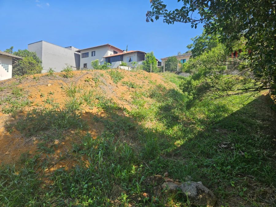 Imagem Terreno à venda no bairro Rio Molha em Jaraguá do Sul — 378m², local alto e próximo à Prefeitura