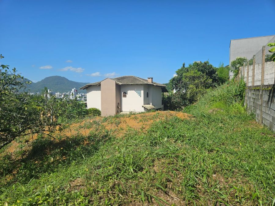 Imagem Terreno à venda no bairro Rio Molha em Jaraguá do Sul — 378m², local alto e próximo à Prefeitura