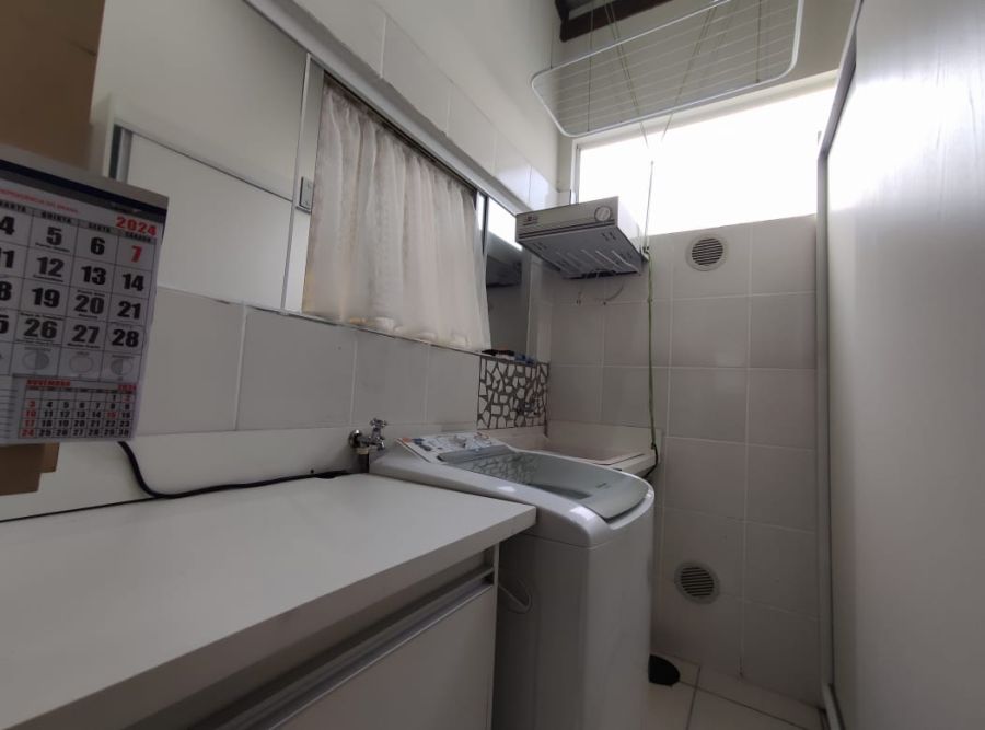 Imagem Casa de meio lote com 3 dormitórios no bairro Ilha da Figueira em Guaramirim