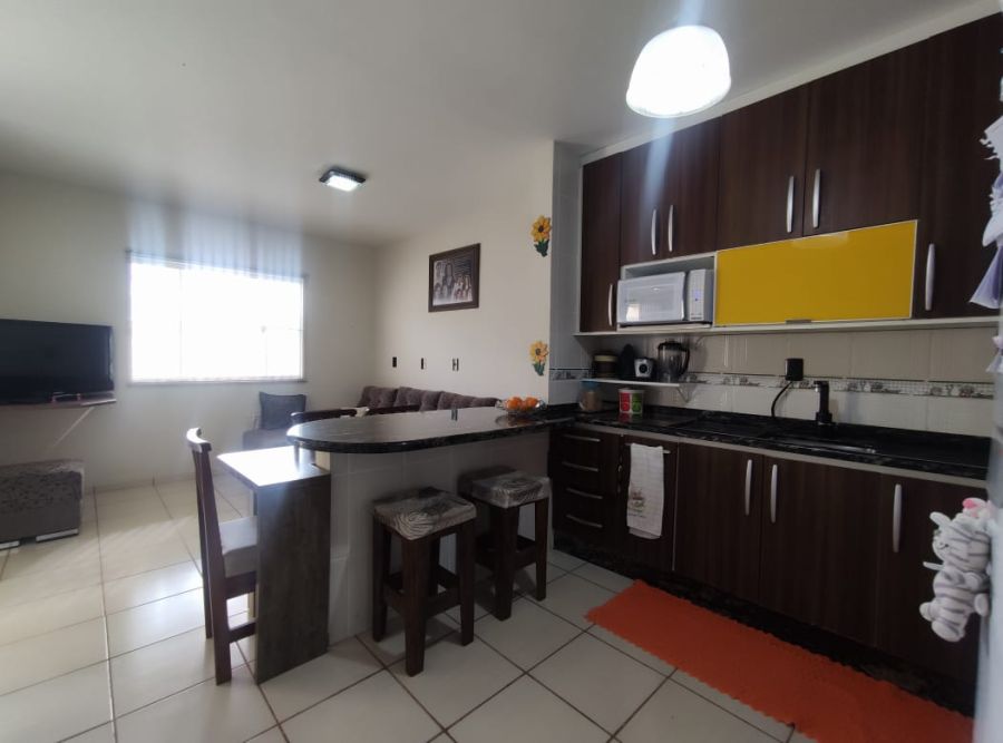 Imagem Casa de meio lote com 3 dormitórios no bairro Ilha da Figueira em Guaramirim