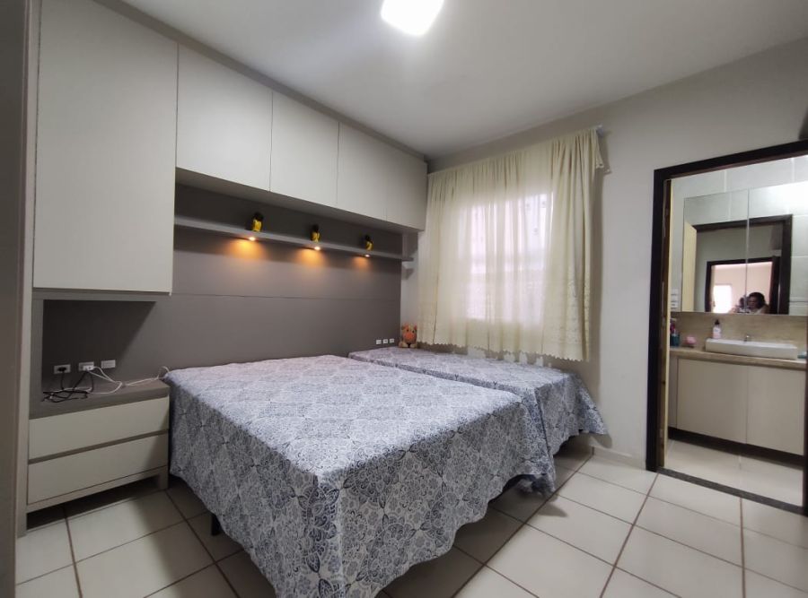 Imagem Casa de meio lote com 3 dormitórios no bairro Ilha da Figueira em Guaramirim