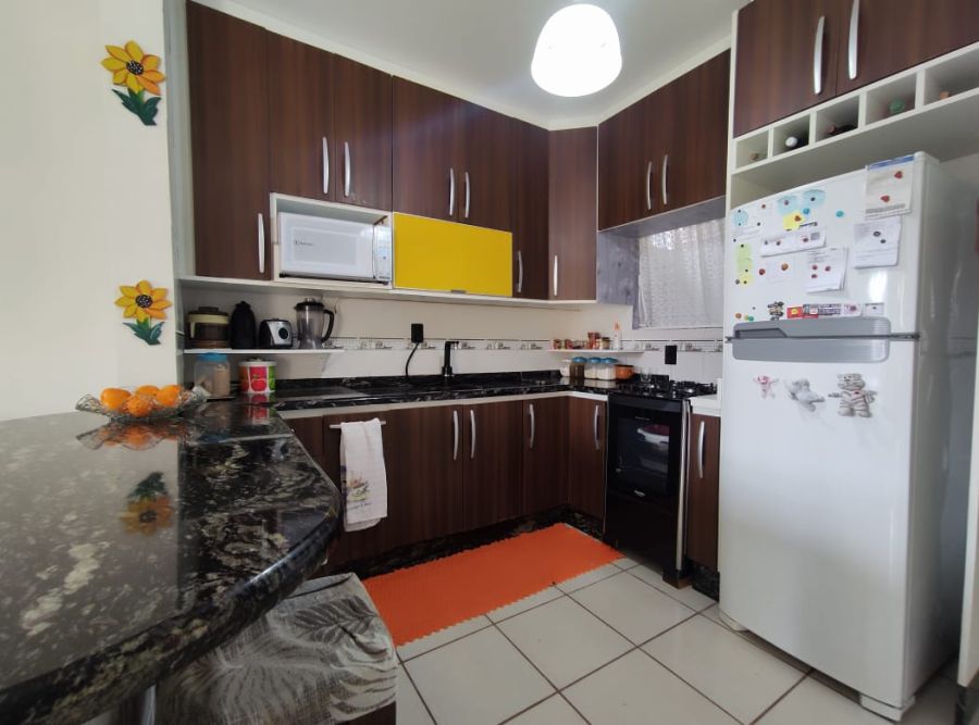 Imagem Casa de meio lote com 3 dormitórios no bairro Ilha da Figueira em Guaramirim