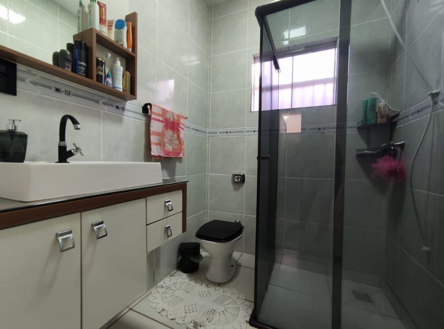 Imagem Casa de meio lote com 3 dormitórios no bairro Ilha da Figueira em Guaramirim