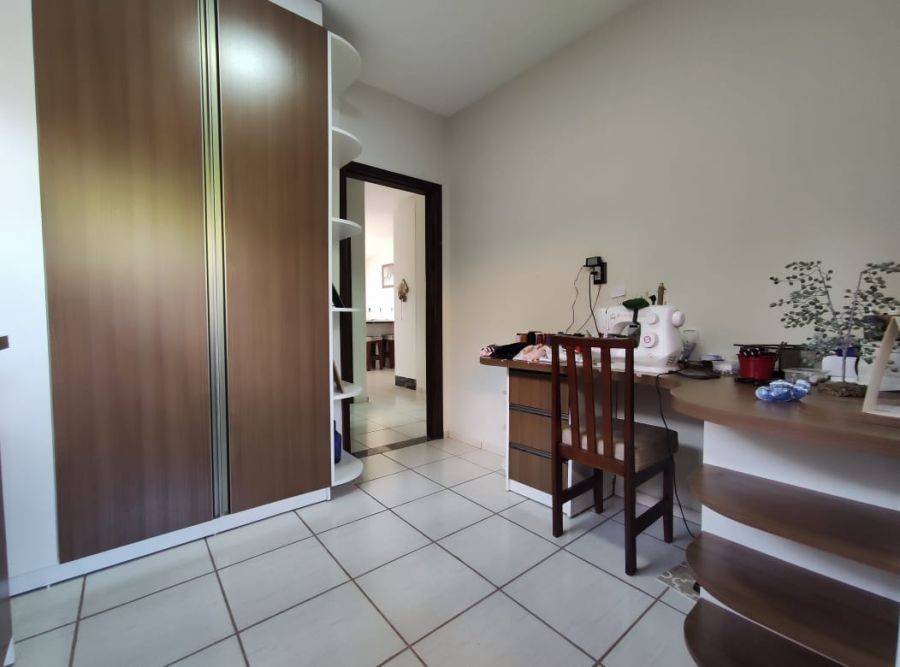 Imagem Casa de meio lote com 3 dormitórios no bairro Ilha da Figueira em Guaramirim