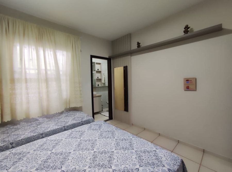 Imagem Casa de meio lote com 3 dormitórios no bairro Ilha da Figueira em Guaramirim