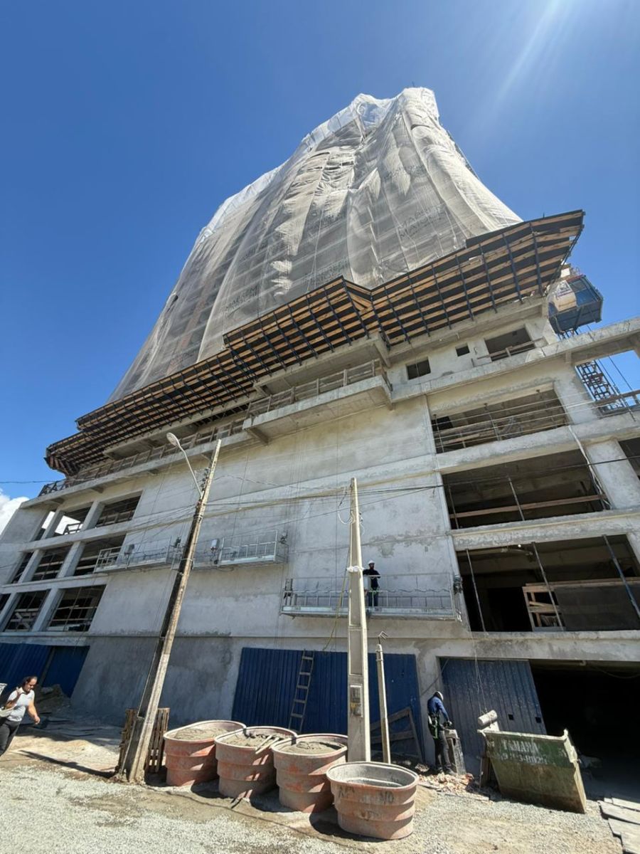 Imagem Apartamento à venda 1 suíte + 02 quartos - Itacolomi - Balneário Piçarras/SC