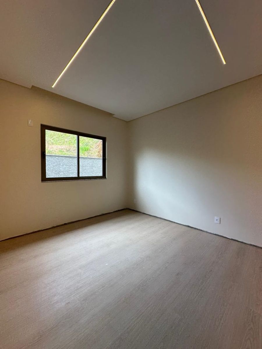 Imagem Casa Alto Padrão à venda no Bairro - 181m2