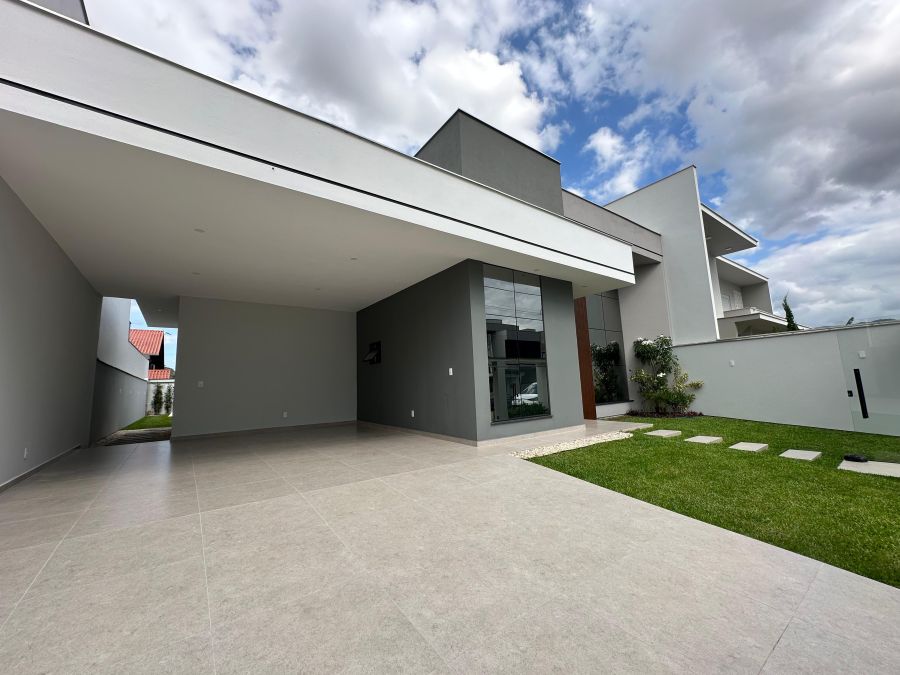 Casa de Alto Padrão com Piscina à Venda no Bairro Amizade