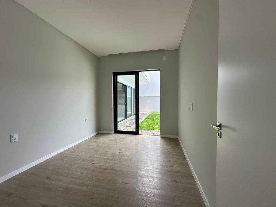 Imagem Casa de Alto Padrão com Piscina à Venda no Bairro Amizade