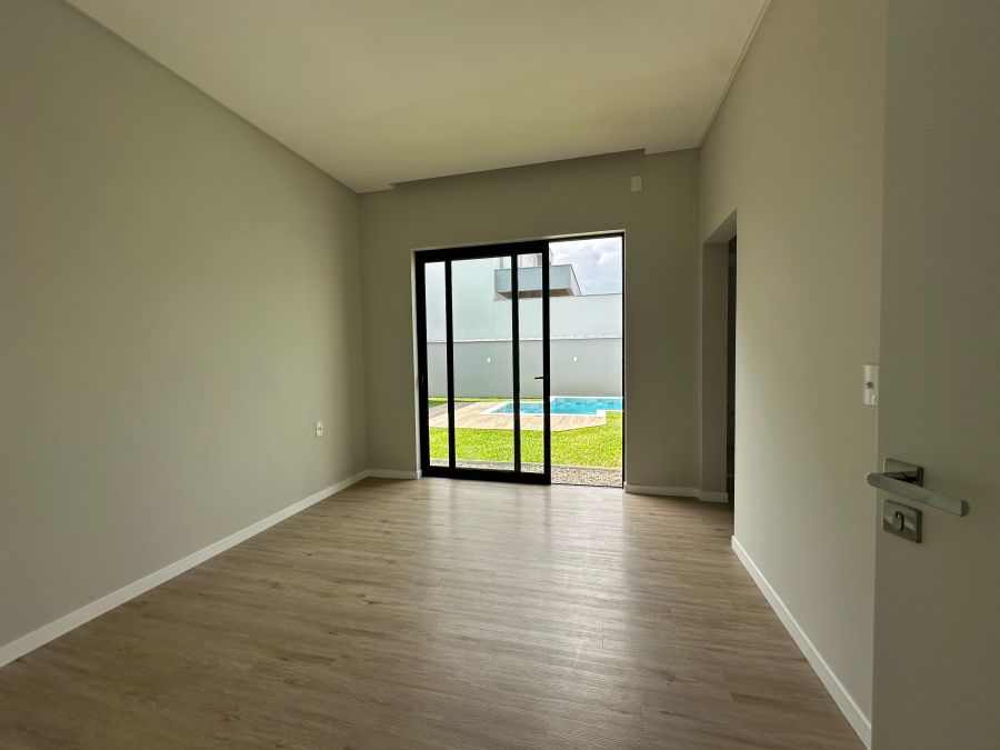 Imagem Casa de Alto Padrão com Piscina à Venda no Bairro Amizade