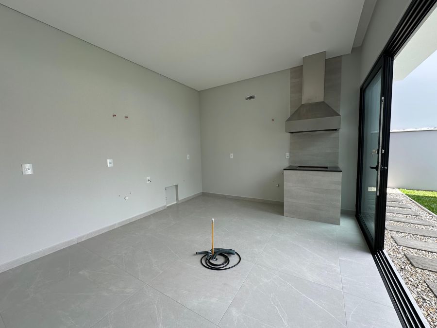 Imagem Casa de Alto Padrão com Piscina à Venda no Bairro Amizade