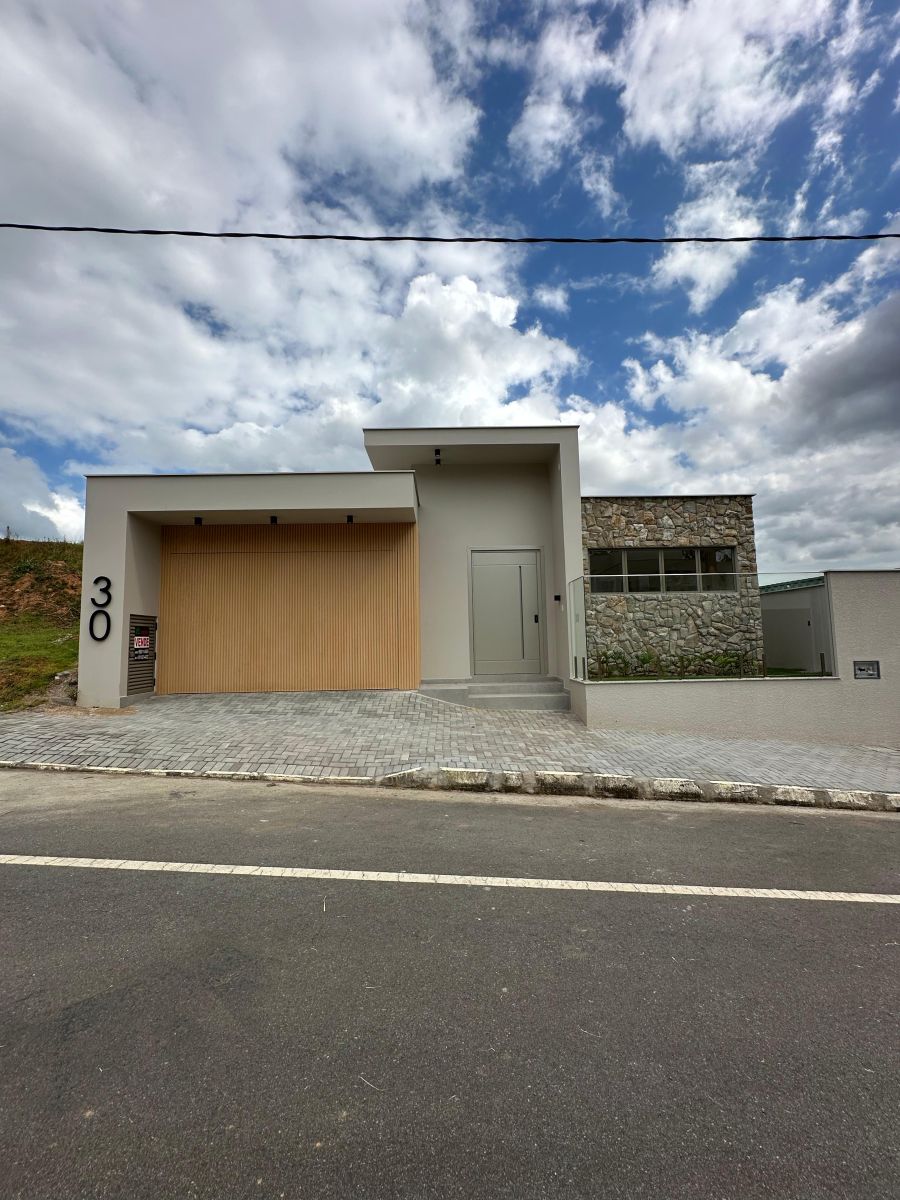 Imagem Casa Alto Padrão à venda no Bairro - 181m2
