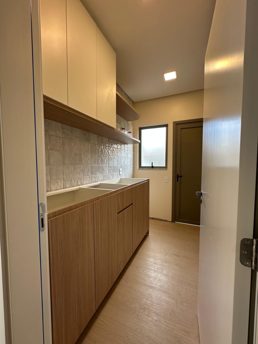 Imagem Casa Alto Padrão à venda no Bairro - 181m2