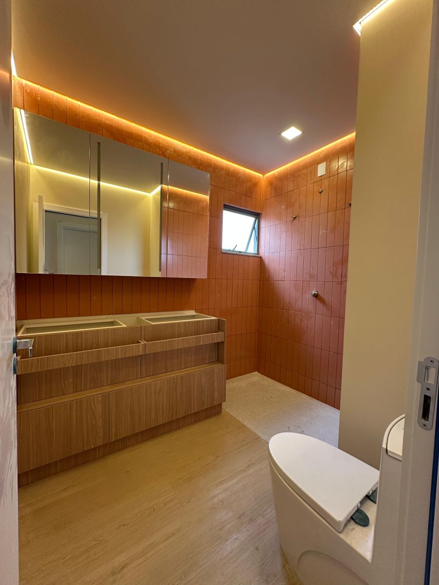 Imagem Casa Alto Padrão à venda no Bairro - 181m2