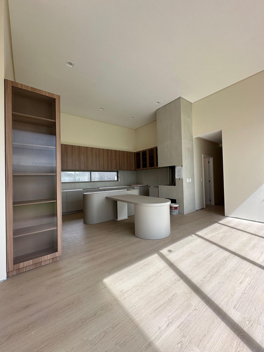 Imagem Casa Alto Padrão à venda no Bairro - 181m2