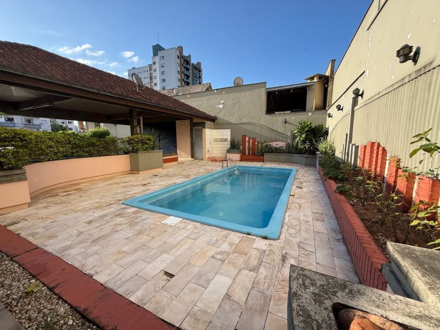 Imagem Amplo terreno com casa à venda no centro de Jaraguá do Sul - com grande potencial para prédio residencial ou comercial