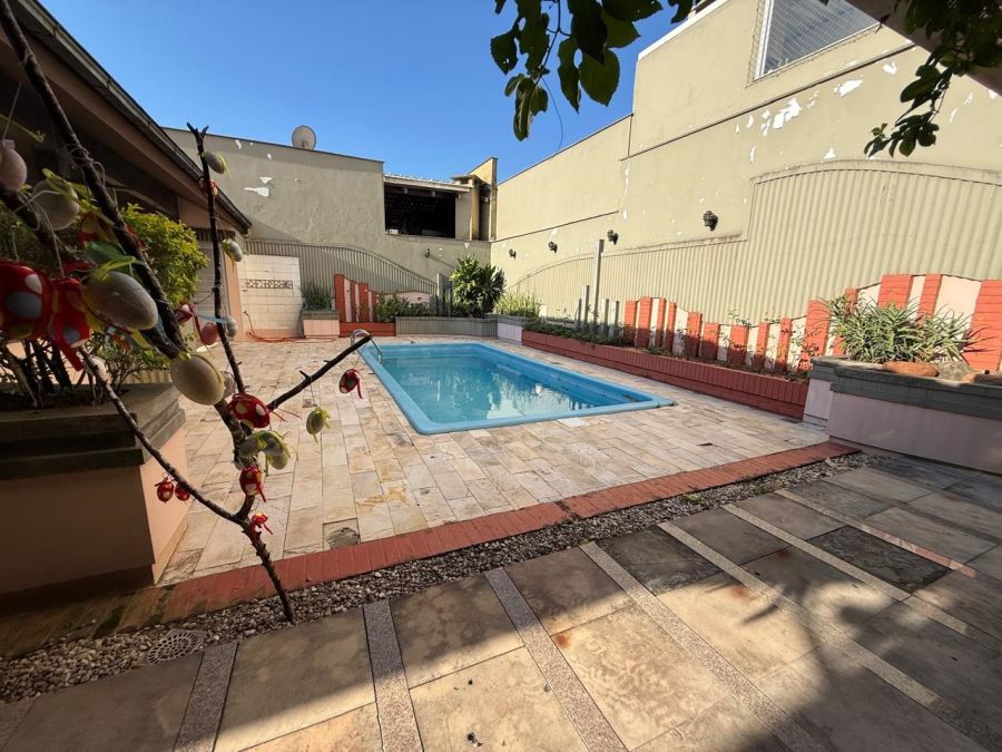 Imagem Amplo terreno com casa à venda no centro de Jaraguá do Sul - com grande potencial para prédio residencial ou comercial