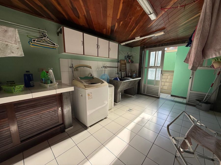 Imagem Amplo terreno com casa à venda no centro de Jaraguá do Sul - com grande potencial para prédio residencial ou comercial