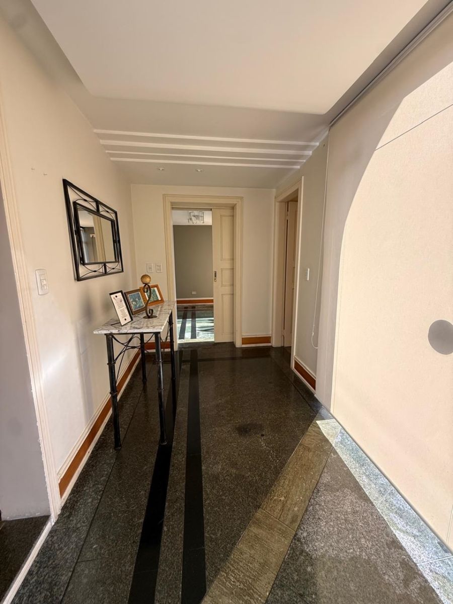 Imagem Amplo terreno com casa à venda no centro de Jaraguá do Sul - com grande potencial para prédio residencial ou comercial