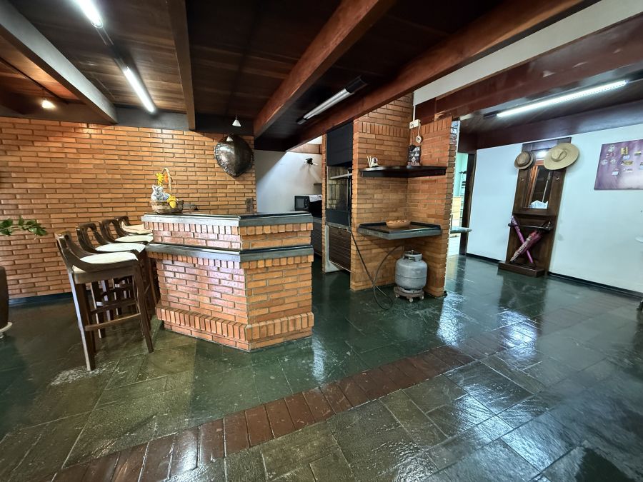 Imagem Amplo terreno com casa à venda no centro de Jaraguá do Sul - com grande potencial para prédio residencial ou comercial