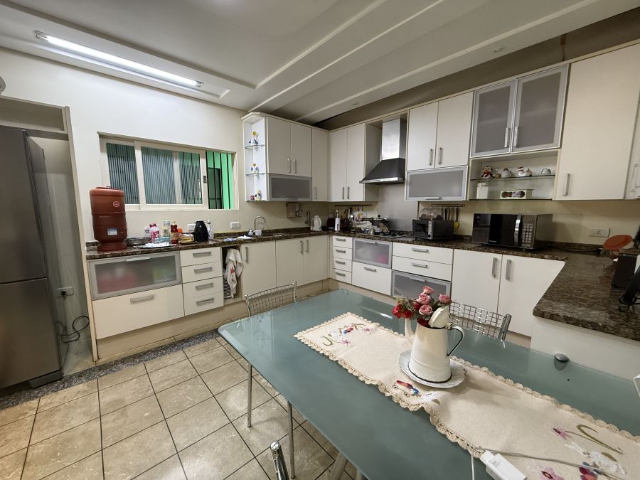 Imagem Amplo terreno com casa à venda no centro de Jaraguá do Sul - com grande potencial para prédio residencial ou comercial