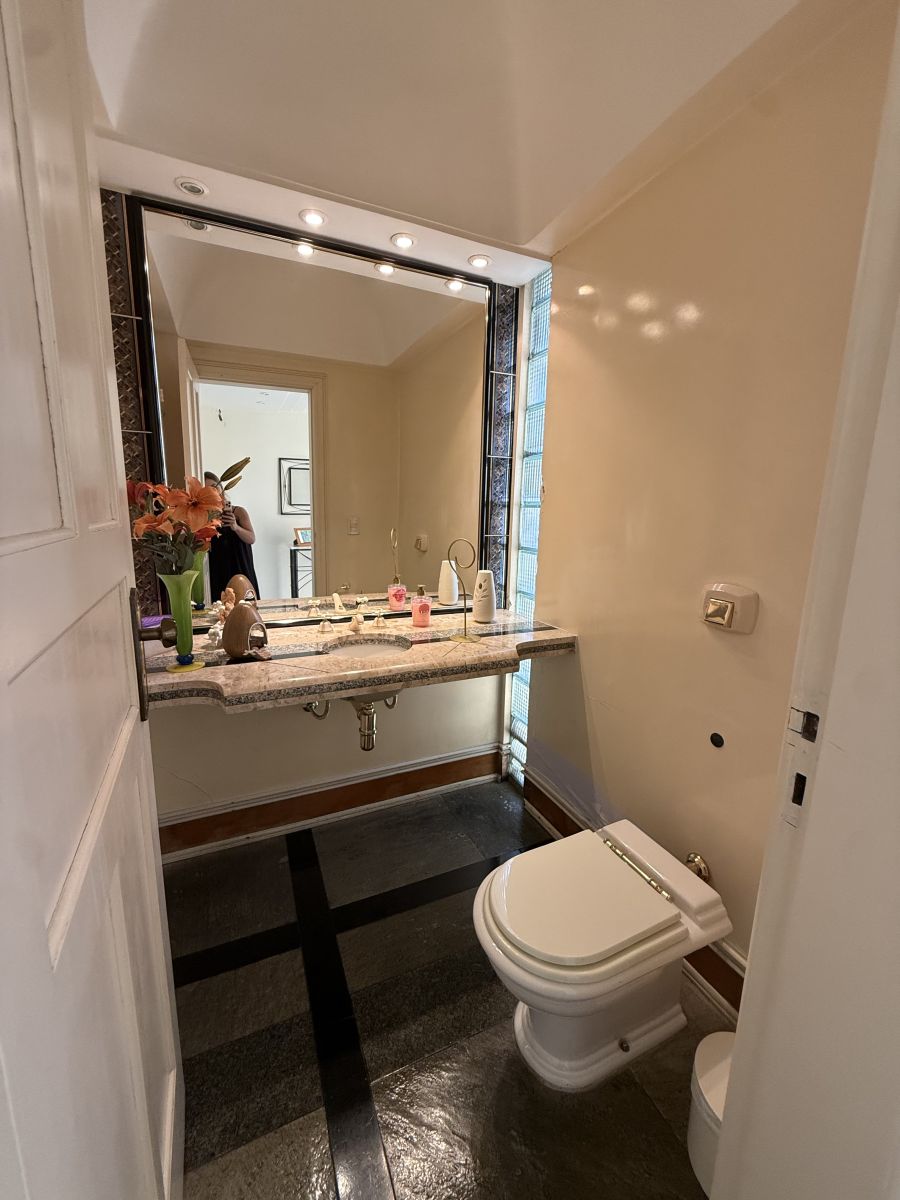 Imagem Amplo terreno com casa à venda no centro de Jaraguá do Sul - com grande potencial para prédio residencial ou comercial