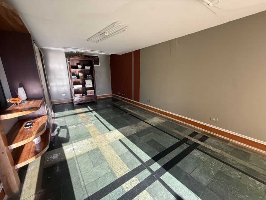 Imagem Amplo terreno com casa à venda no centro de Jaraguá do Sul - com grande potencial para prédio residencial ou comercial