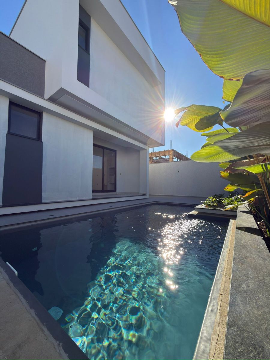 Imagem Casa à Venda em Loteamento de Alto Padrão – Arquitetura Moderna, 4 Suítes, Piscina e Sustentabilidade | Próximo ao Centro