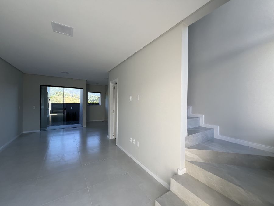 Imagem Casa Geminada com 2 Dormitórios e 1 Vaga, Nereu Ramos