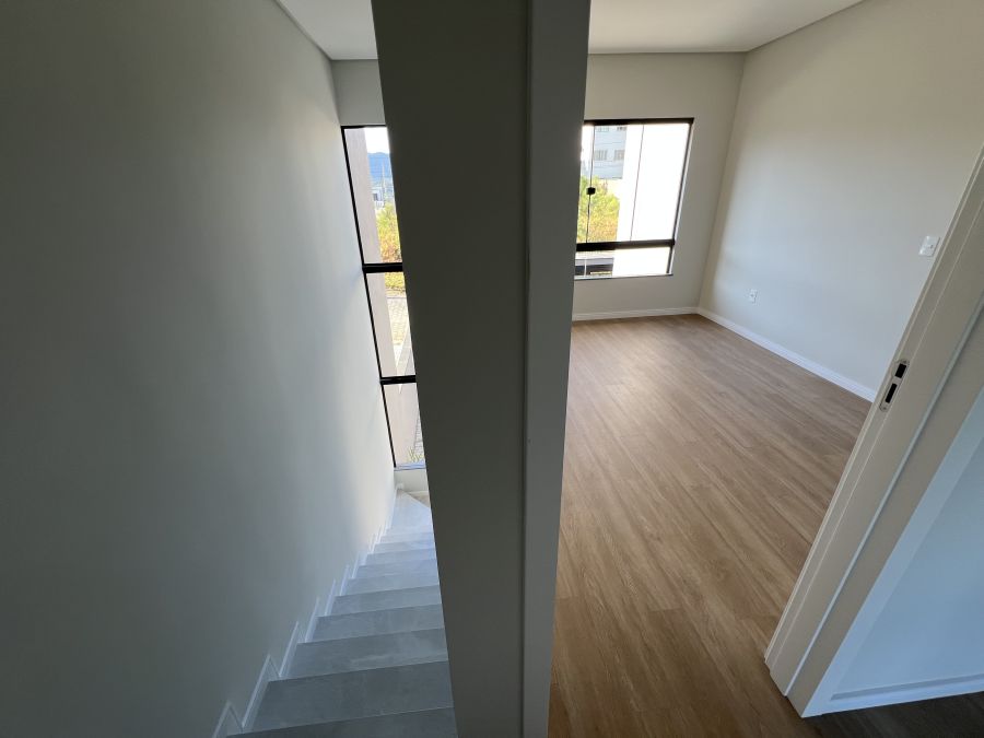 Imagem Casa Geminada com 2 Dormitórios e 1 Vaga, Nereu Ramos