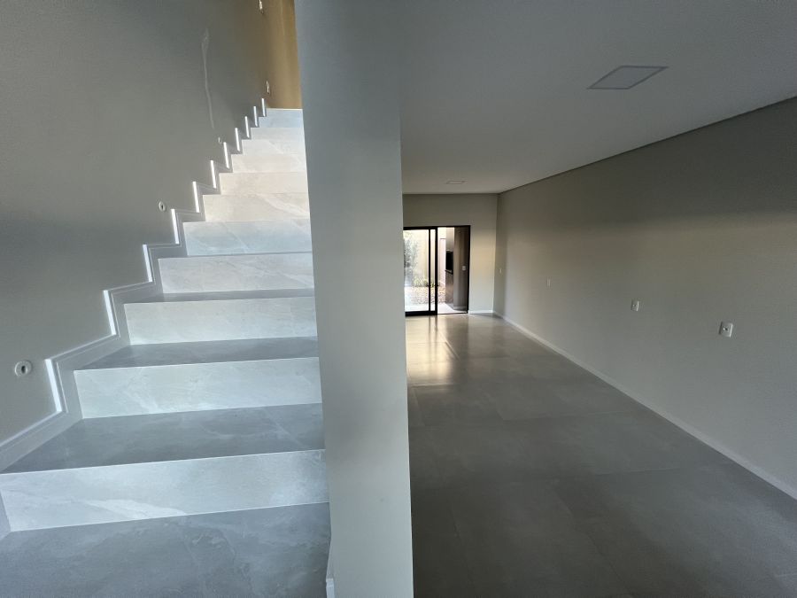 Imagem Casa Geminada: 3 Dormitórios e 2 Vagas de Garagem, Três Rios do Sul