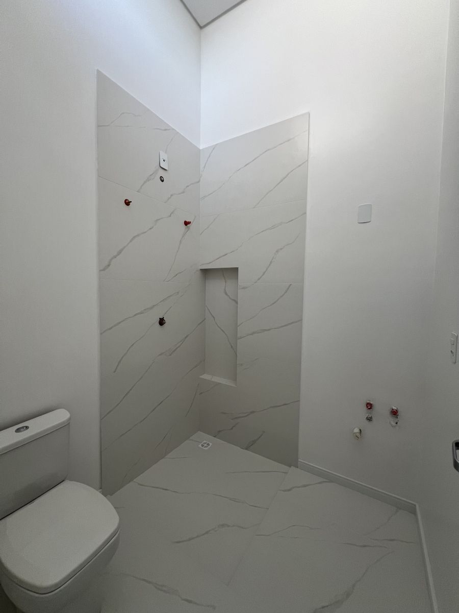 Imagem Casa Geminada: 3 Dormitórios e 2 Vagas de Garagem, Três Rios do Sul