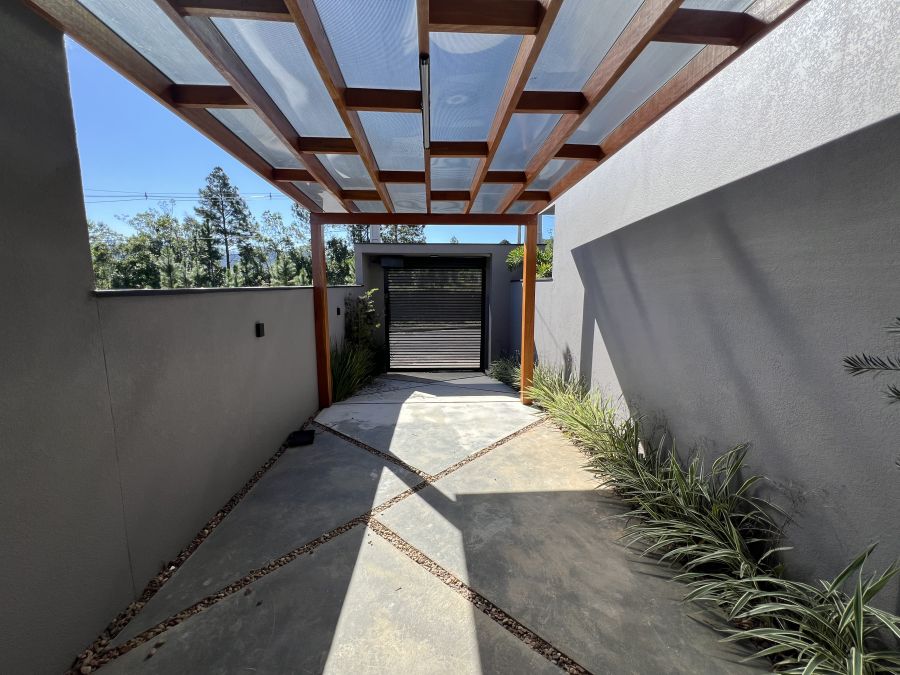 Imagem Linda Casa Geminada com 2 Suítes - Oportunidade Única