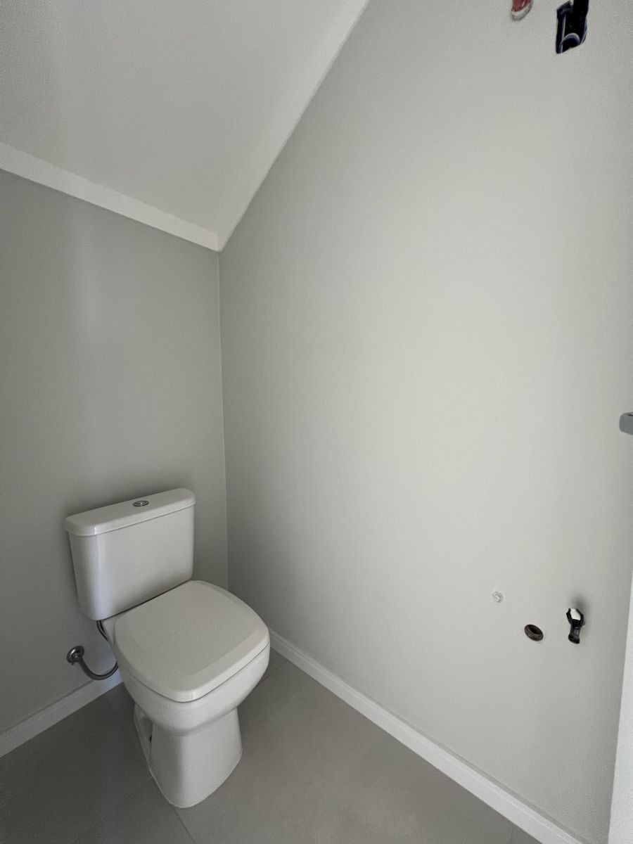 Imagem Linda Casa Geminada com 2 Suítes - Oportunidade Única