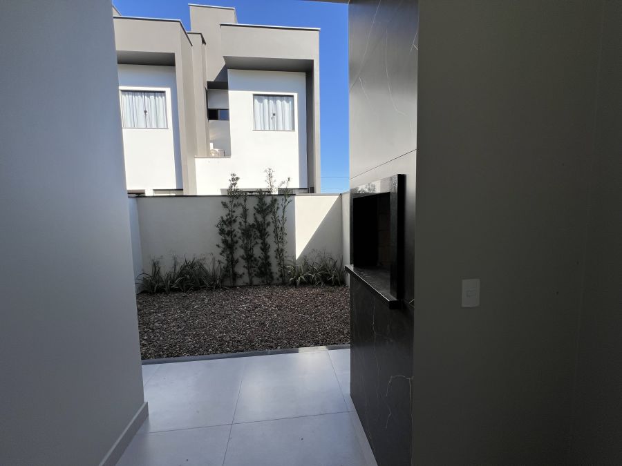Imagem Linda Casa Geminada com 2 Suítes - Oportunidade Única