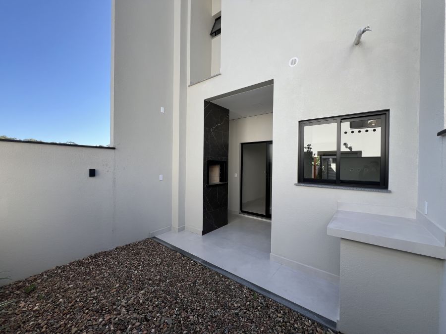 Imagem Linda Casa Geminada com 2 Suítes - Oportunidade Única
