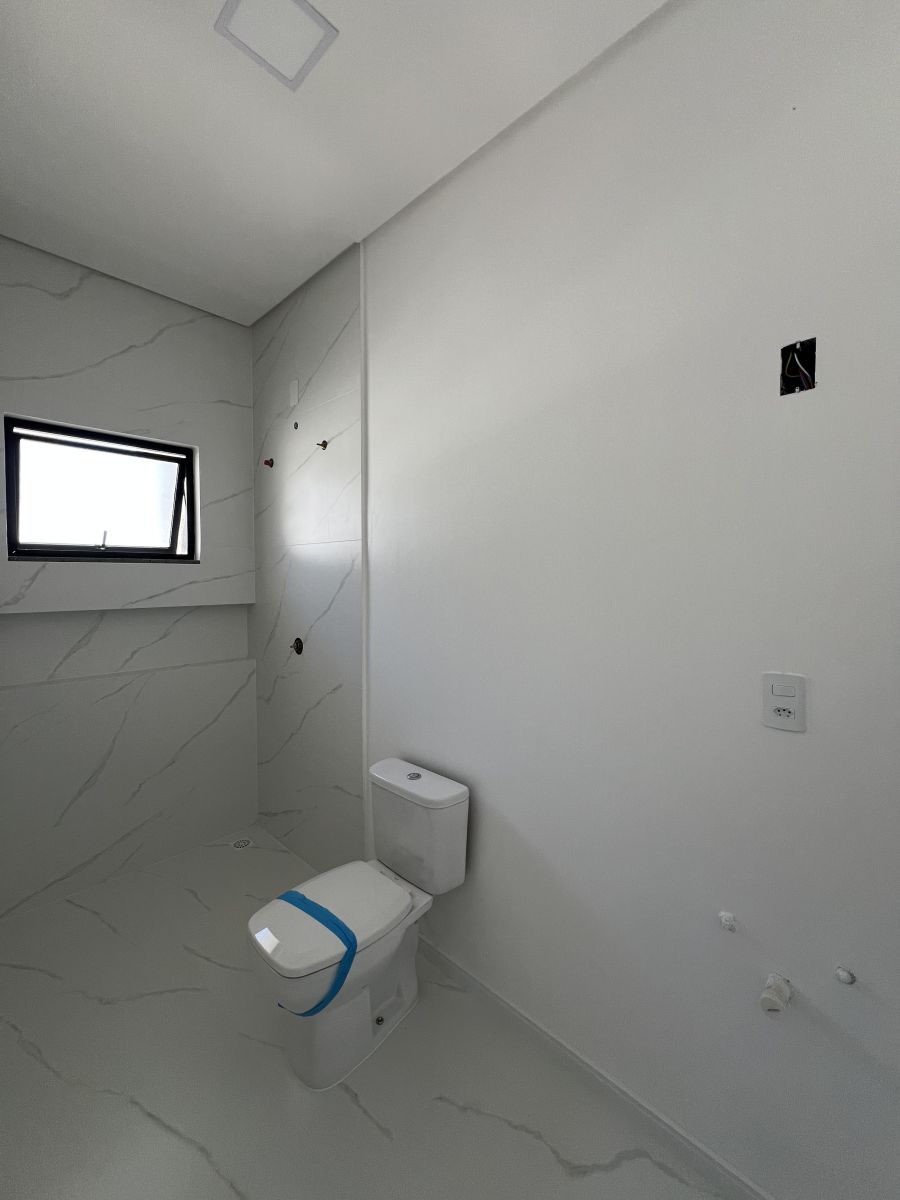 Imagem Linda Casa Geminada com 2 Suítes - Oportunidade Única