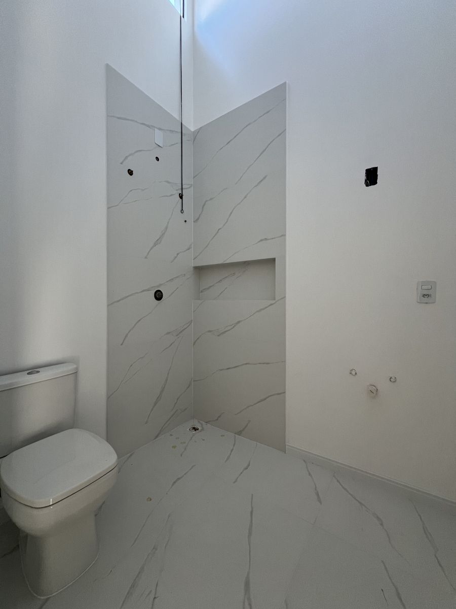 Imagem Linda Casa Geminada com 2 Suítes - Oportunidade Única