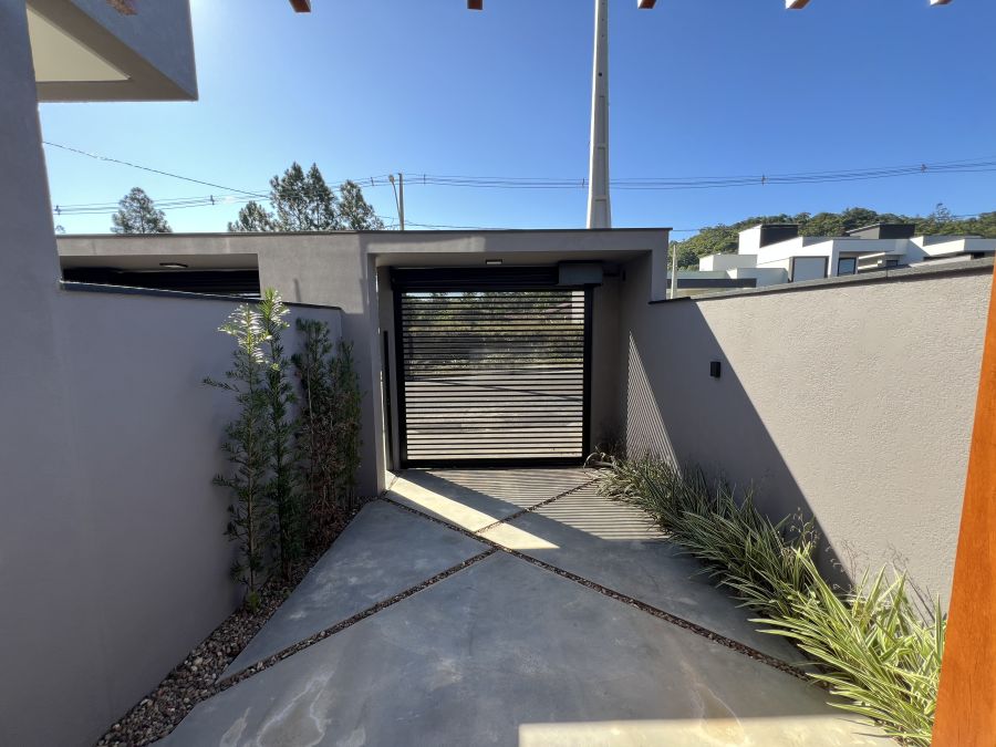 Imagem Linda Casa Geminada com 2 Suítes - Oportunidade Única